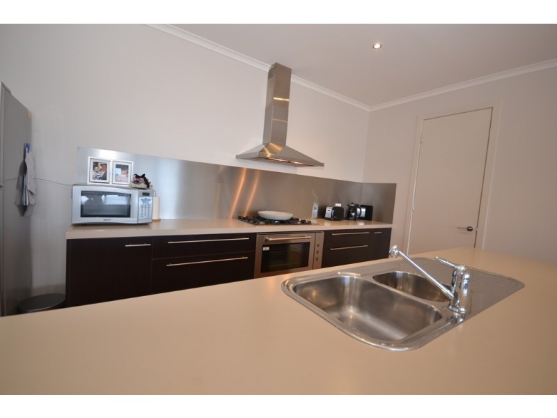 8 Broderick Court, Canadian VIC 3350