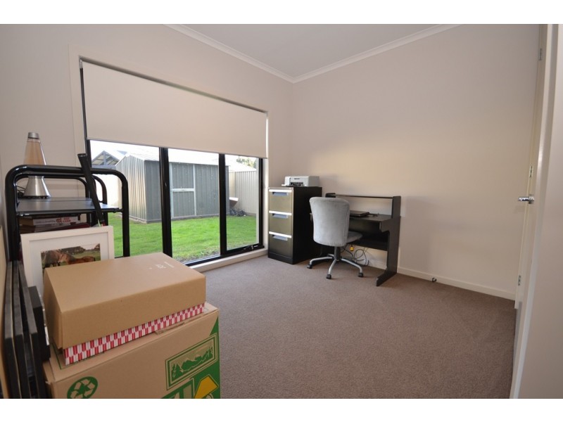 8 Broderick Court, Canadian VIC 3350