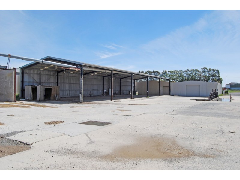 129-131 and 133 Learmonth Street, Alfredton VIC 3350