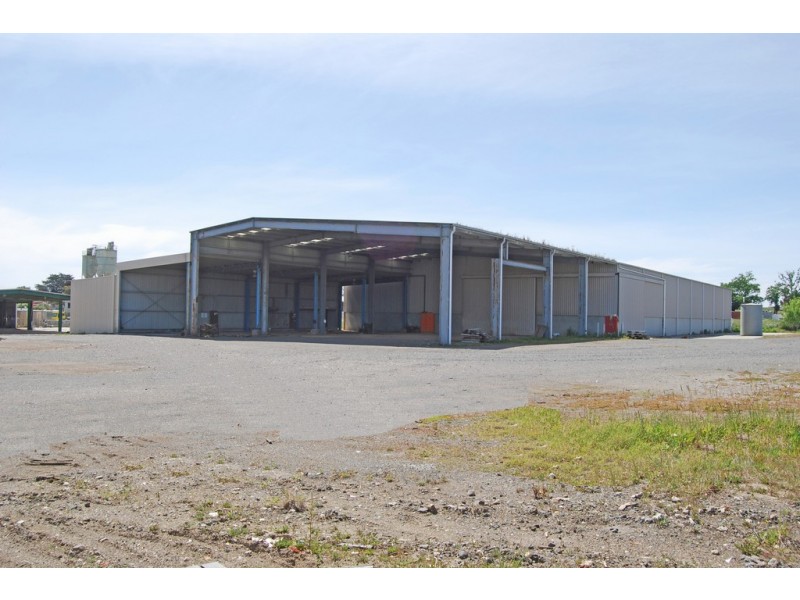 129-131 and 133 Learmonth Street, Alfredton VIC 3350