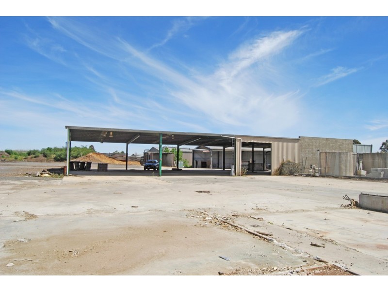 129-131 and 133 Learmonth Street, Alfredton VIC 3350