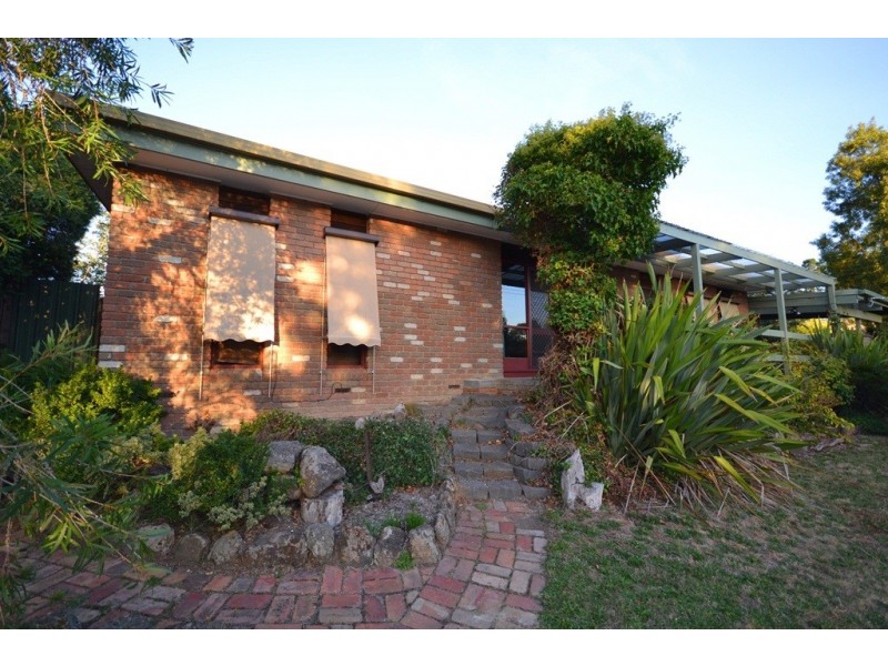 12 Jones Avenue, Mount Clear VIC 3350