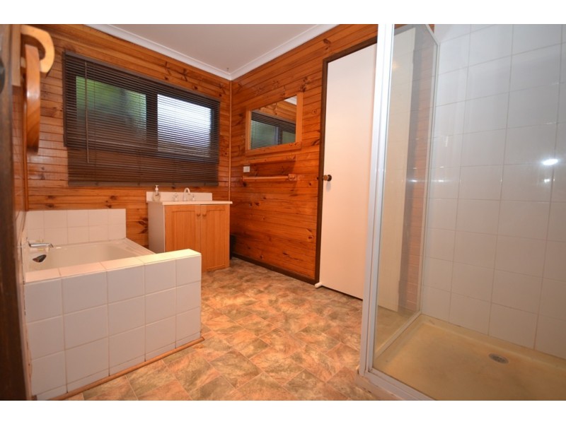 12 Jones Avenue, Mount Clear VIC 3350