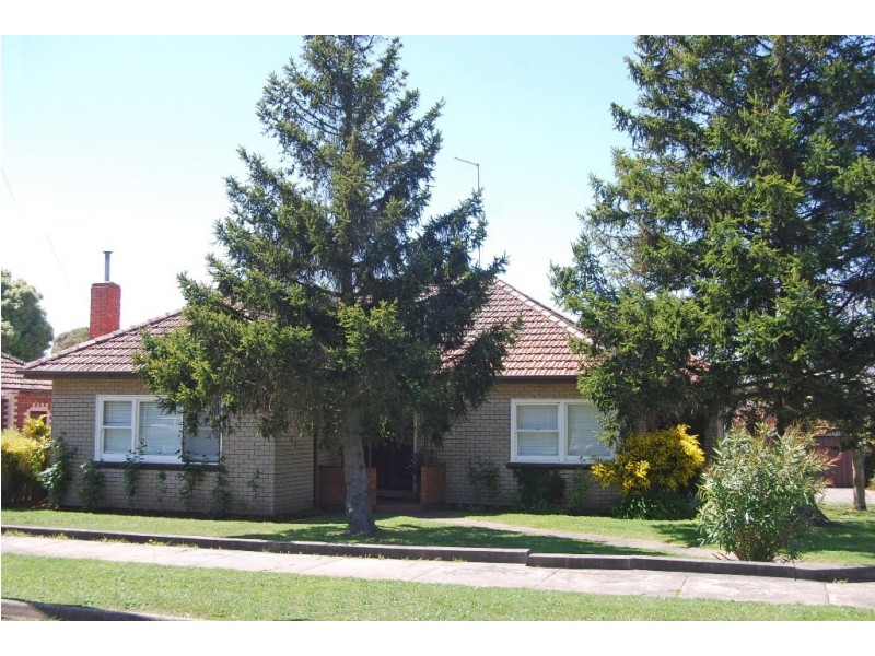 28 Oak Street, Wendouree VIC 3355