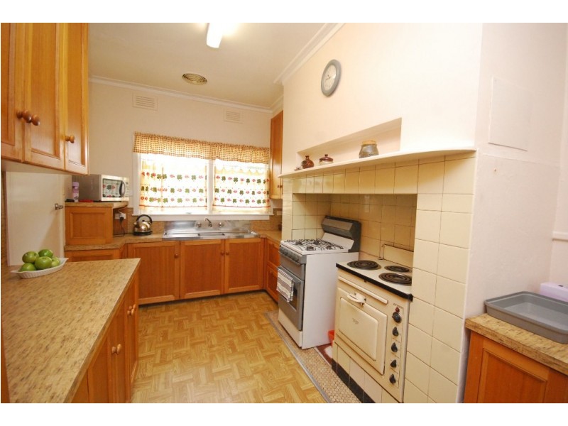 28 Oak Street, Wendouree VIC 3355