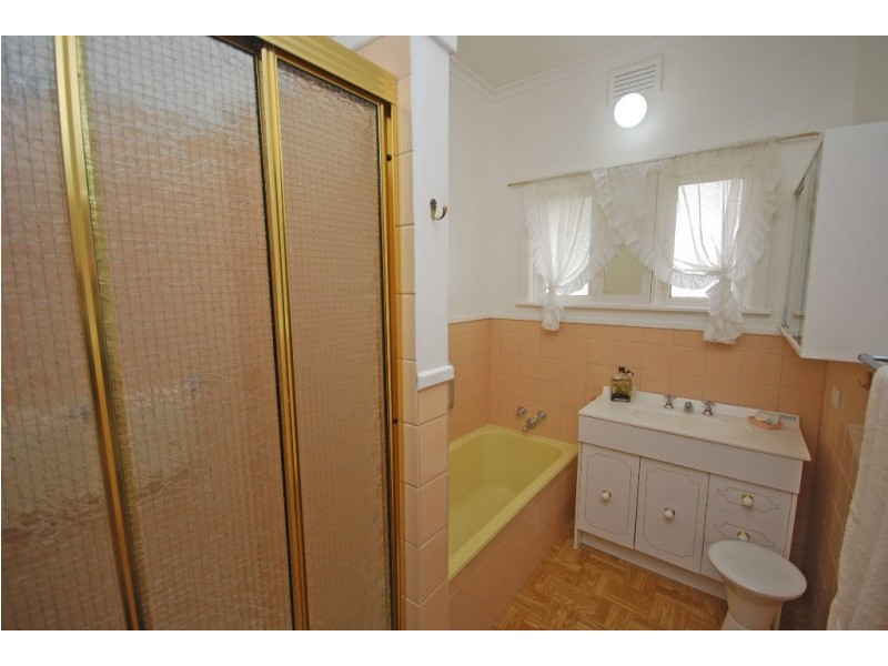 28 Oak Street, Wendouree VIC 3355