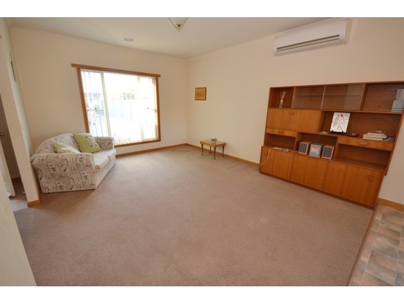 2/5 Marie Crescent, Wendouree VIC 3355