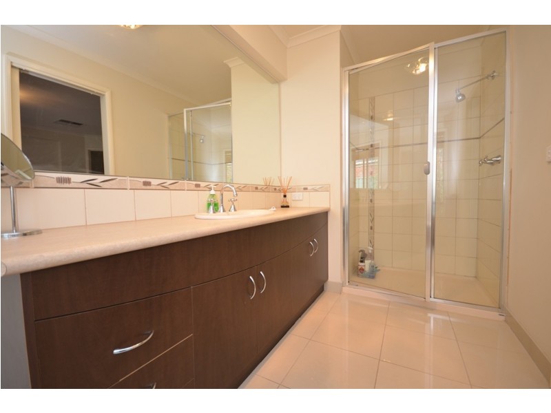 81 Lake Gardens Avenue, Lake Gardens VIC 3355