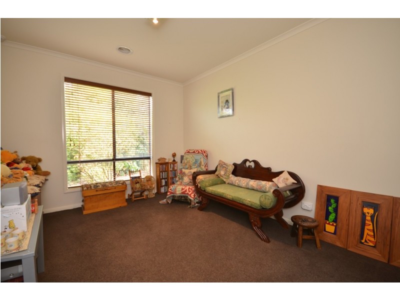 81 Lake Gardens Avenue, Lake Gardens VIC 3355