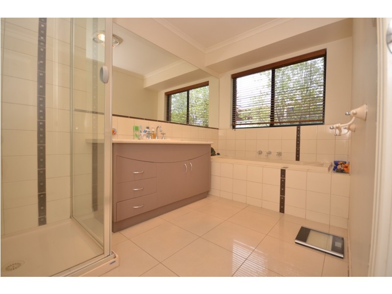 81 Lake Gardens Avenue, Lake Gardens VIC 3355