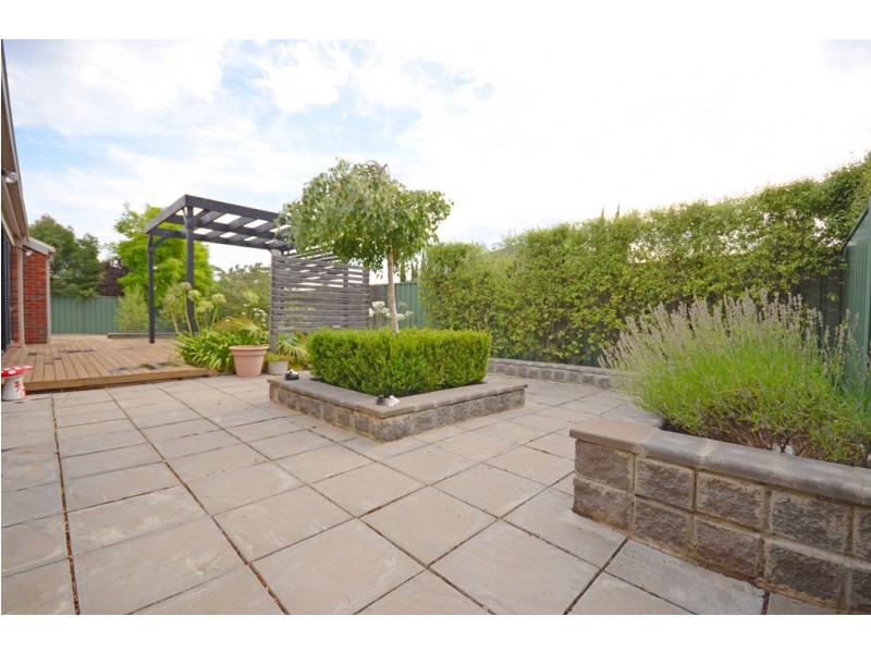 81 Lake Gardens Avenue, Lake Gardens VIC 3355