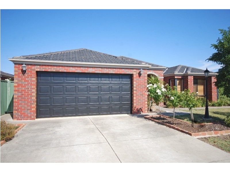 81 Lake Gardens Avenue, Lake Gardens VIC 3355