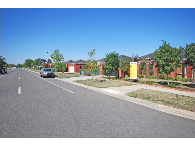 81 Lake Gardens Avenue, Lake Gardens VIC 3355