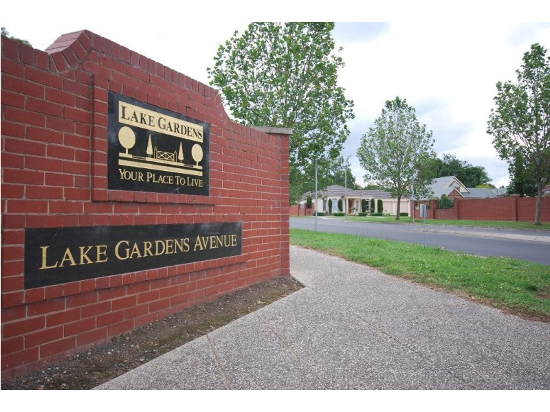 81 Lake Gardens Avenue, Lake Gardens VIC 3355