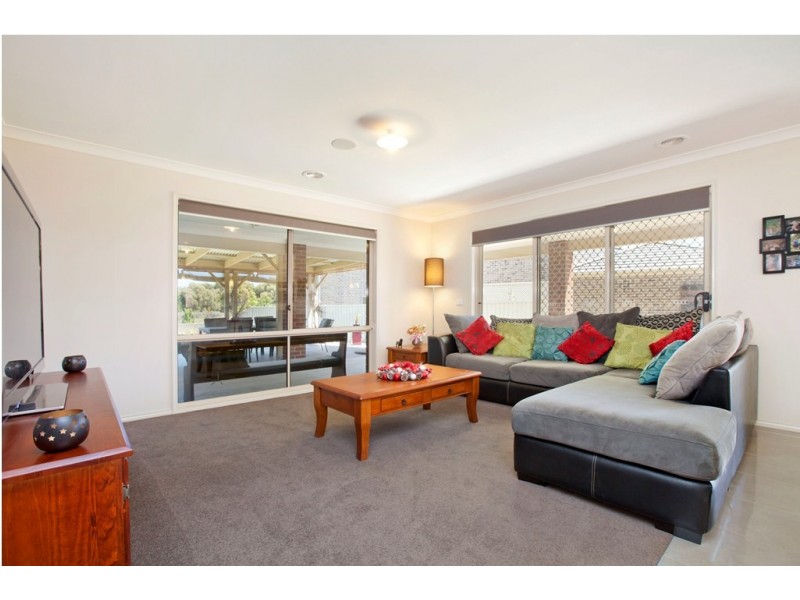 3 Carnaby Way, Canadian VIC 3350