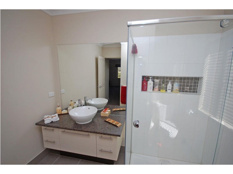 3 Carnaby Way, Canadian VIC 3350