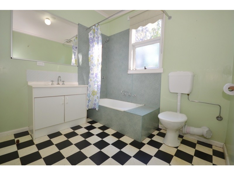 2 Wainwright Street, Golden Point VIC 3350