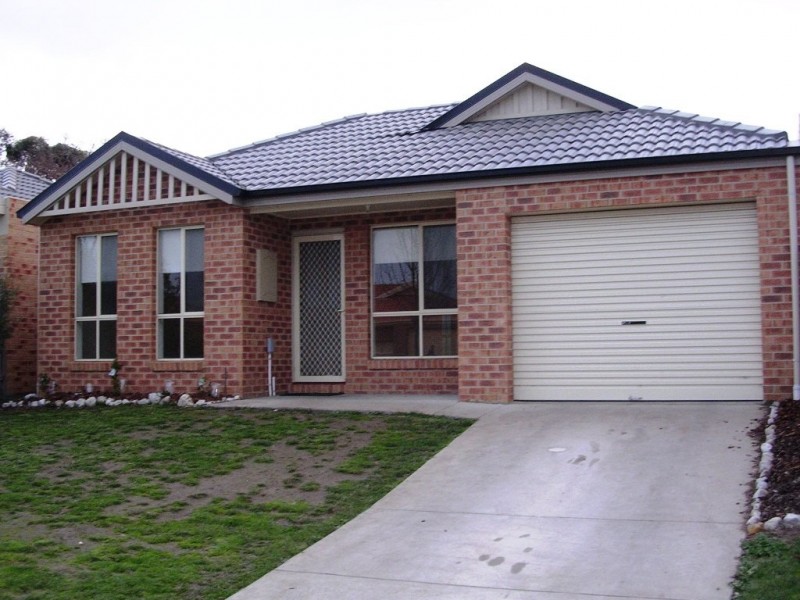 6 Domain Gardens, Sebastopol VIC 3356