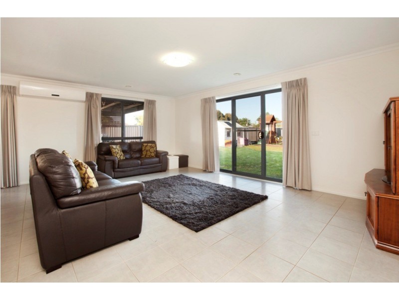 8 Ilvia Way, Sebastopol VIC 3356