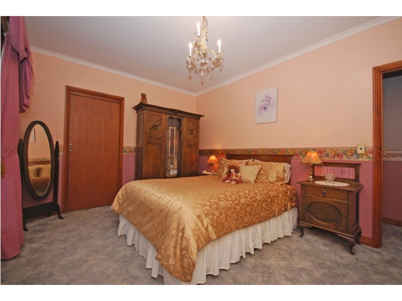 60 Bell Ave, Mount Helen VIC 3350