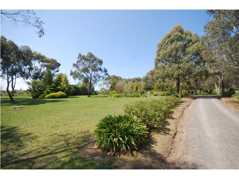 60 Bell Ave, Mount Helen VIC 3350