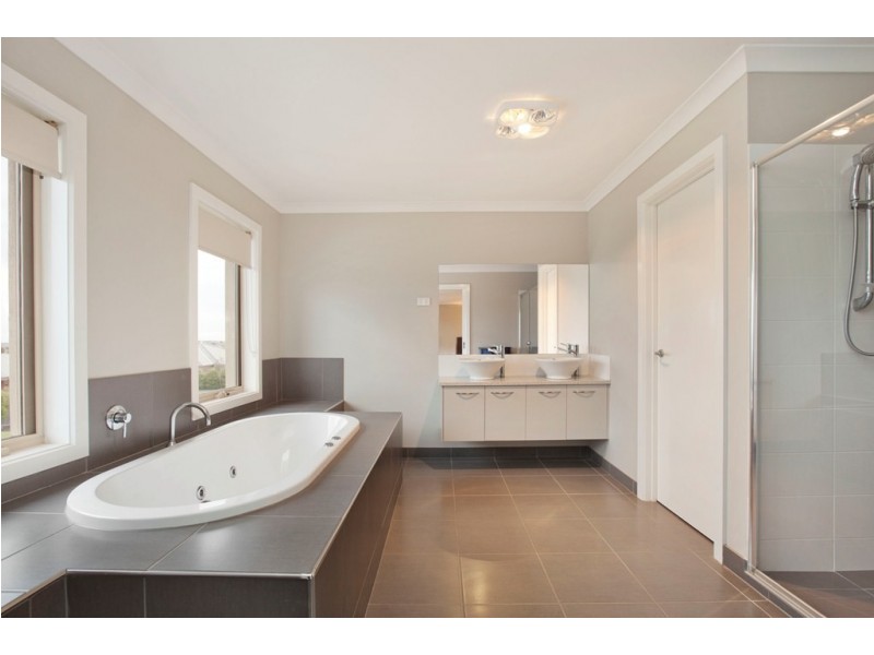 5 Montadale Court, Alfredton VIC 3350