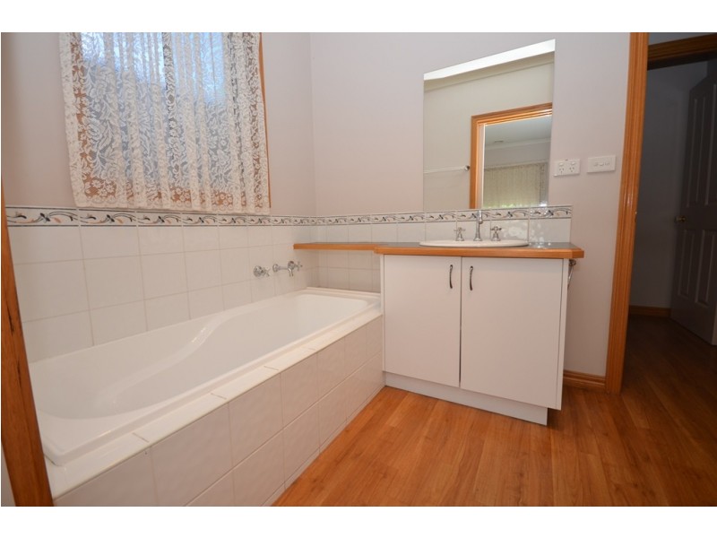 6/324 Peel Street North, Black Hill VIC 3350