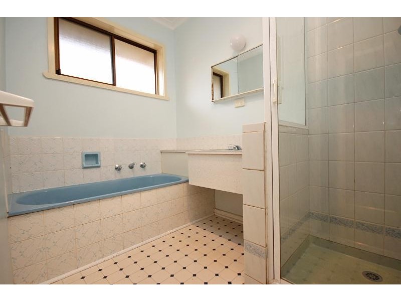 6 Warrina Drive, Delacombe VIC 3356