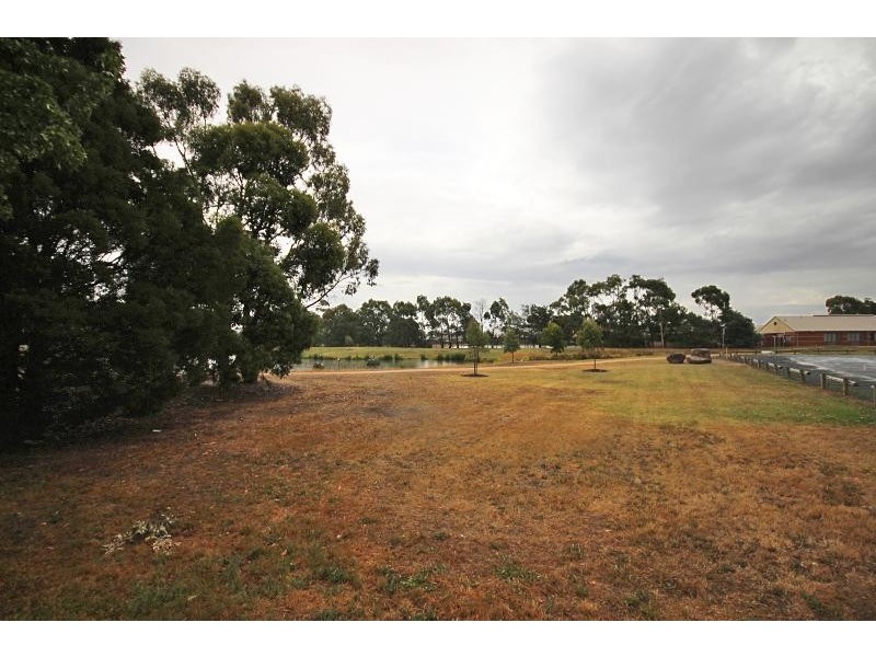 6 Warrina Drive, Delacombe VIC 3356