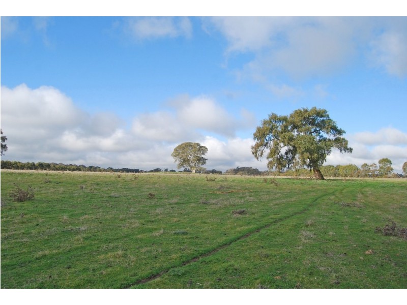 240-280 Kierces Road, Clunes VIC 3370