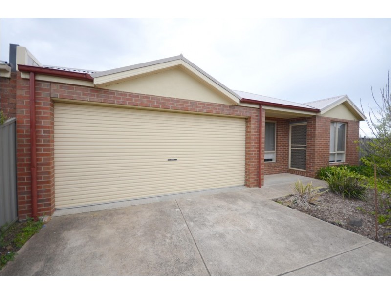 4 Cluden Gardens, Sebastopol VIC 3356