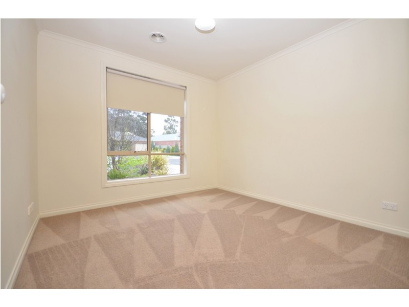 4 Cluden Gardens, Sebastopol VIC 3356