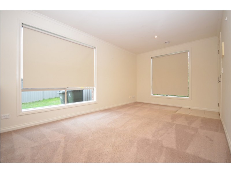 4 Cluden Gardens, Sebastopol VIC 3356