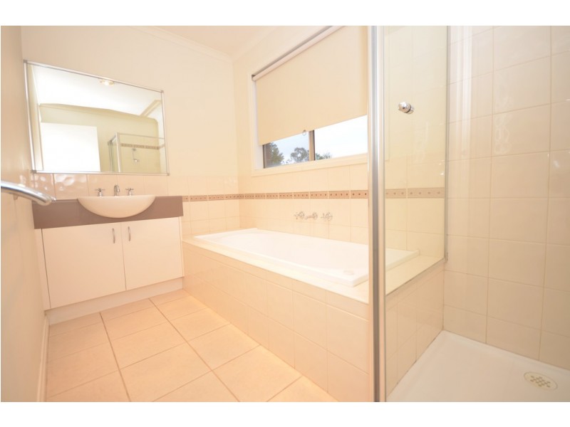 4 Cluden Gardens, Sebastopol VIC 3356