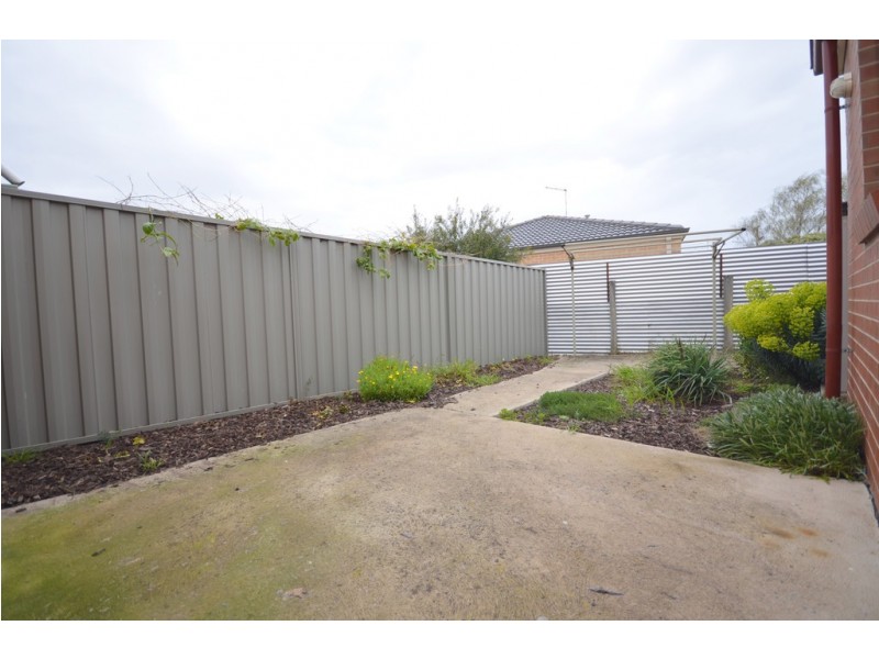 4 Cluden Gardens, Sebastopol VIC 3356