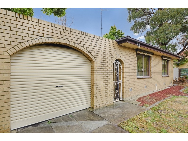 4 Hocking Avenue, Mount Clear VIC 3350