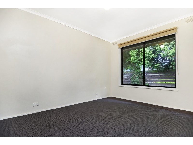 4 Hocking Avenue, Mount Clear VIC 3350