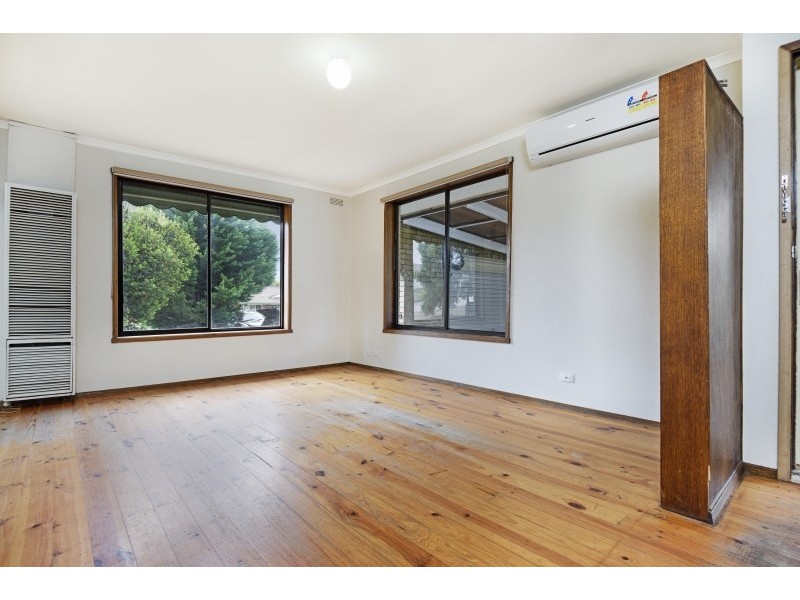 4 Hocking Avenue, Mount Clear VIC 3350