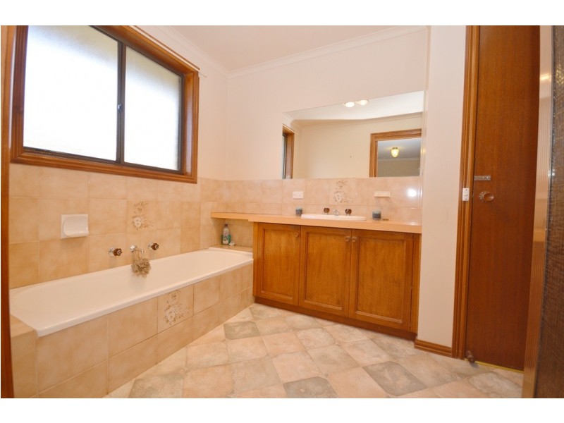 12 Lawrence Street, Sebastopol VIC 3356