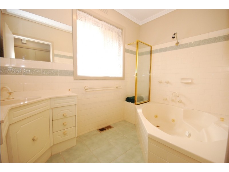 17 Ningana Street, Alfredton VIC 3350