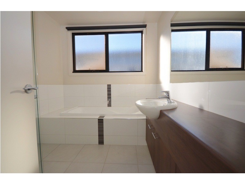 1/10 Brooksbank Court, Black Hill VIC 3350