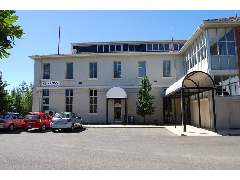 1/9 St Cedars Grove, Lake Gardens VIC 3355