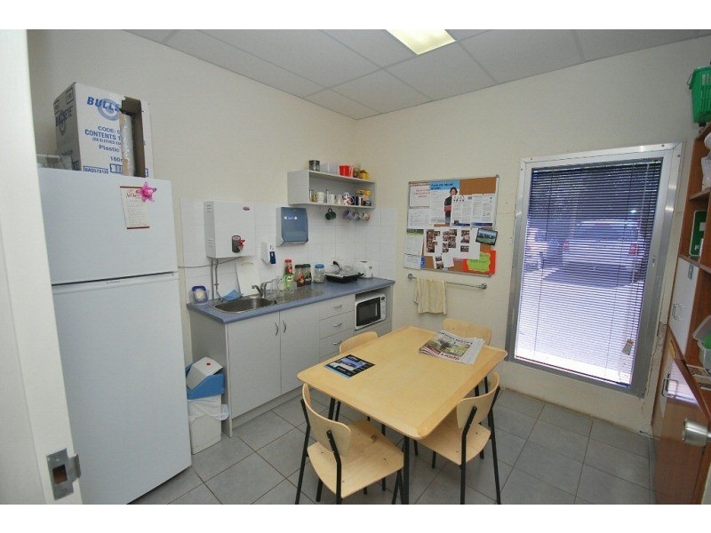 1/9 St Cedars Grove, Lake Gardens VIC 3355