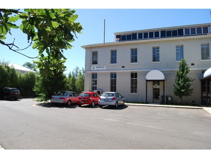 1/9 St Cedars Grove, Lake Gardens VIC 3355