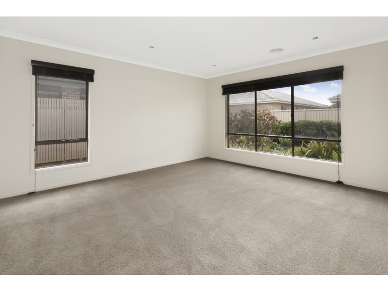13 Chase Boulevard, Alfredton VIC 3350