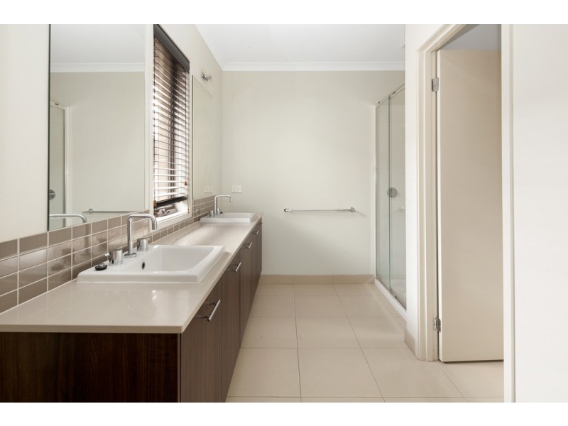 13 Chase Boulevard, Alfredton VIC 3350