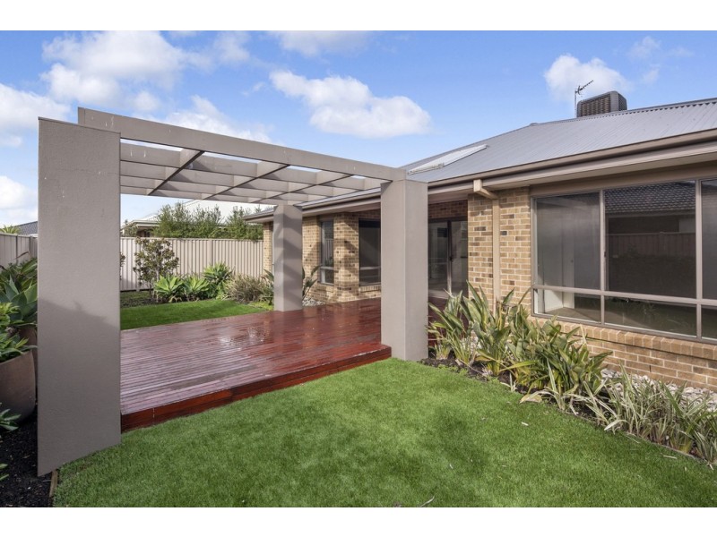 13 Chase Boulevard, Alfredton VIC 3350