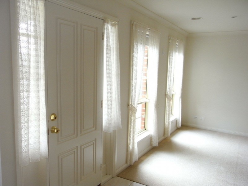 31 Stirling Drive, Lake Gardens VIC 3355