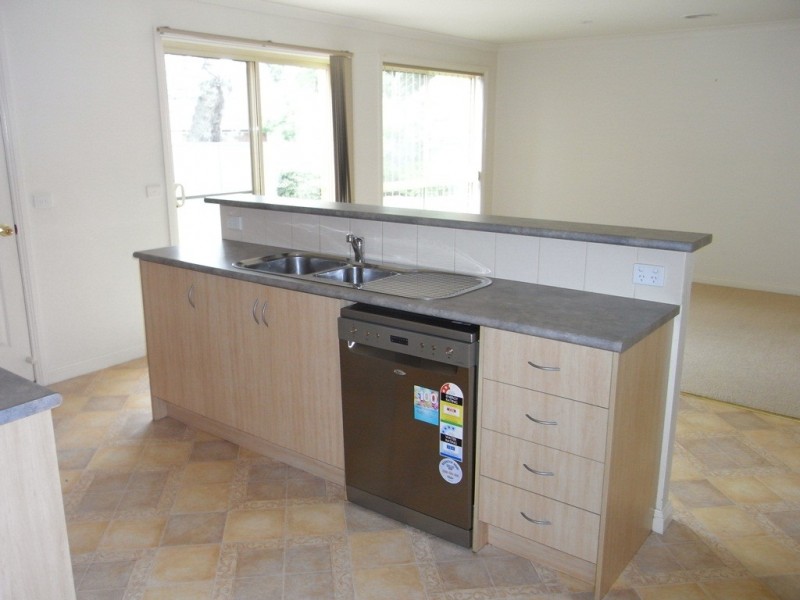 31 Stirling Drive, Lake Gardens VIC 3355