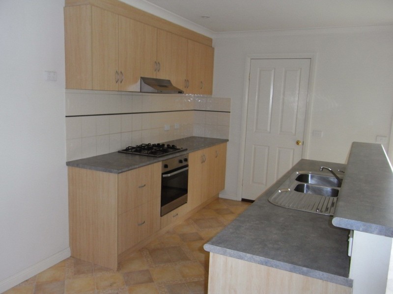 31 Stirling Drive, Lake Gardens VIC 3355